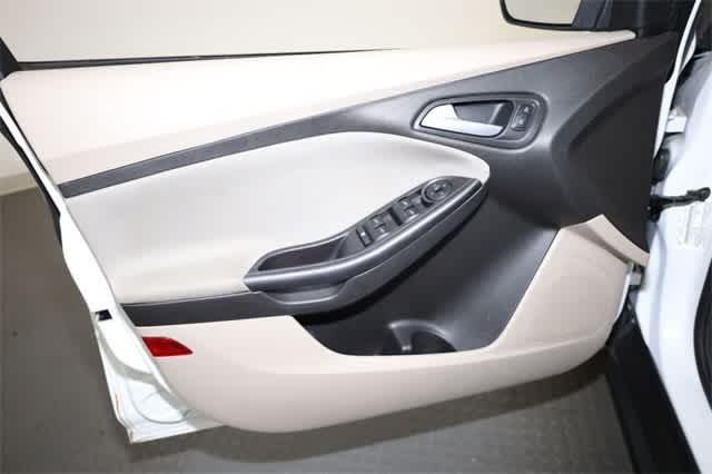 Thumbnail: 2015 Ford Focus - 13