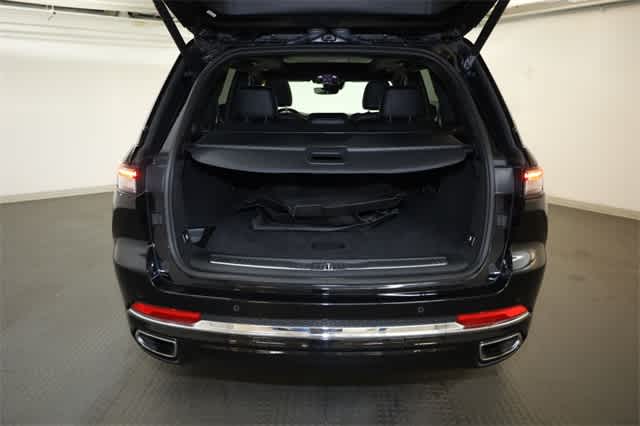 2022 Jeep Grand Cherokee Overland 35