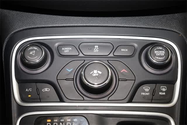 Thumbnail: 2016 Chrysler 200 - 32