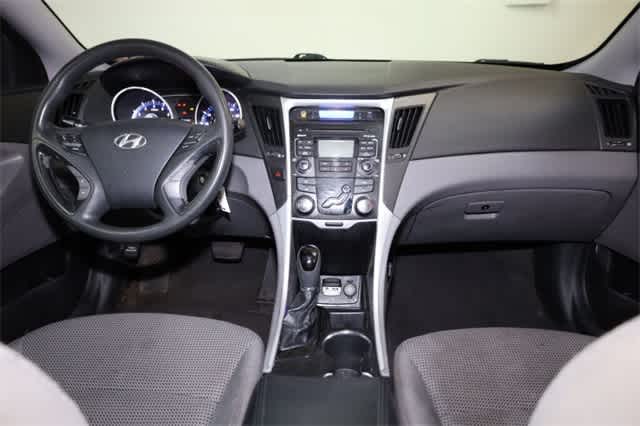 Thumbnail: 2011 Hyundai Sonata - 18