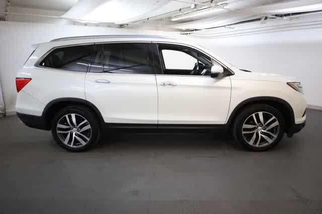 Thumbnail: 2016 Honda Pilot - 9