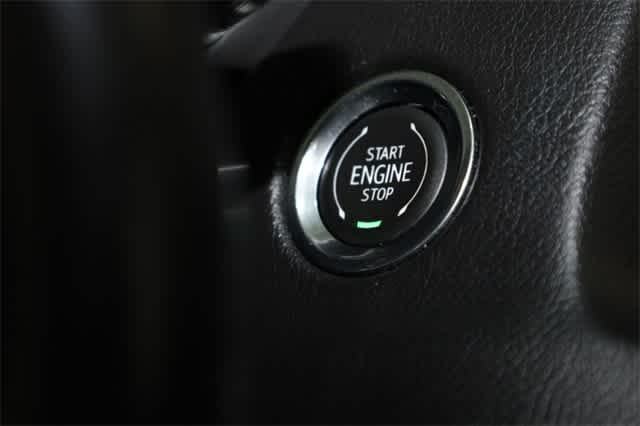 Thumbnail: 2020 Cadillac XT4 - 32