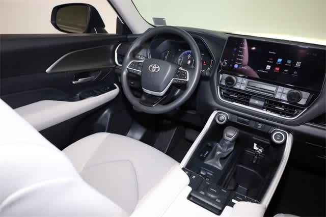 Thumbnail: 2025 Toyota Grand Highlander - 16