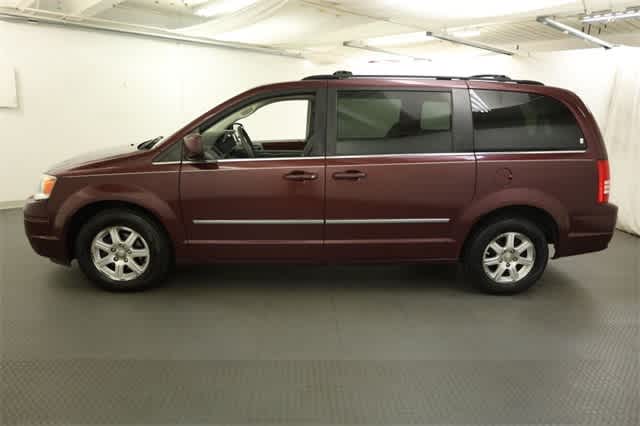 2009 Chrysler Town & Country Touring 3
