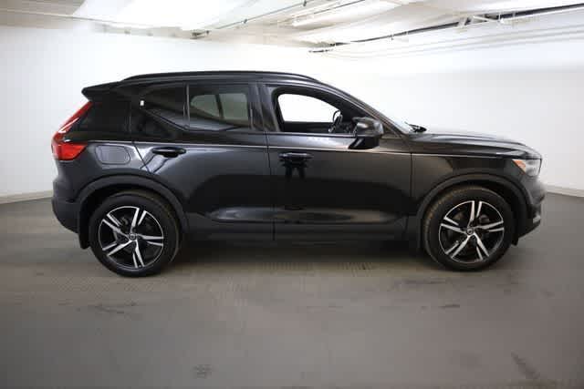 Thumbnail: 2021 Volvo XC40 - 9
