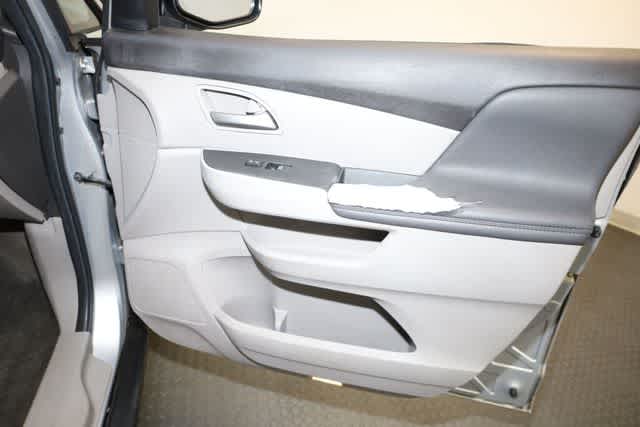 Thumbnail: 2012 Honda Odyssey - 31