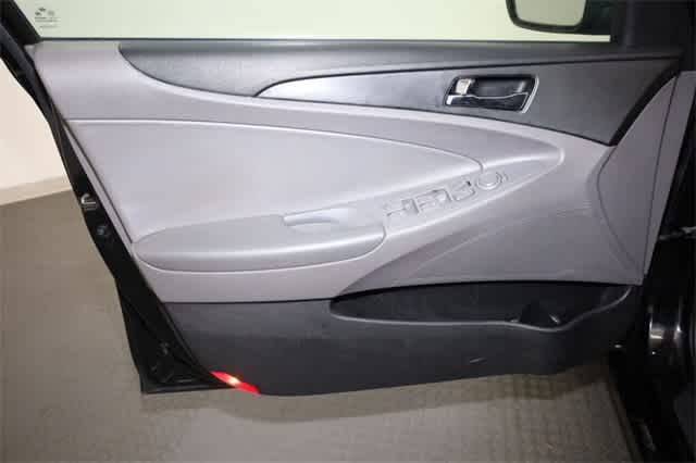 Thumbnail: 2011 Hyundai Sonata - 14