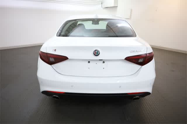 Thumbnail: 2019 Alfa Romeo Giulia - 6