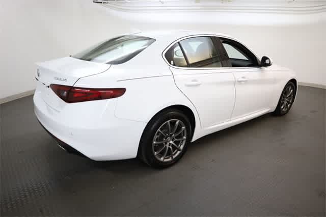 Thumbnail: 2019 Alfa Romeo Giulia - 8