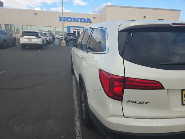 Thumbnail: 2017 Honda Pilot - 9