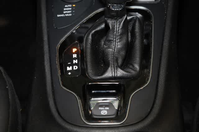 Thumbnail: 2019 Jeep Cherokee - 32