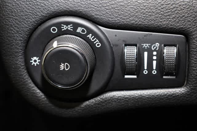 Thumbnail: 2019 Jeep Cherokee - 19