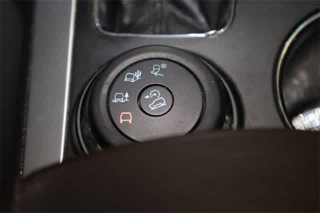 Thumbnail: 2014 Ford Explorer - 32
