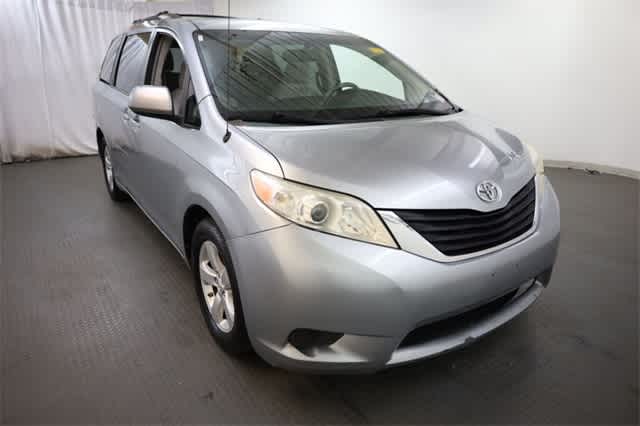 Thumbnail: 2013 Toyota Sienna - 11