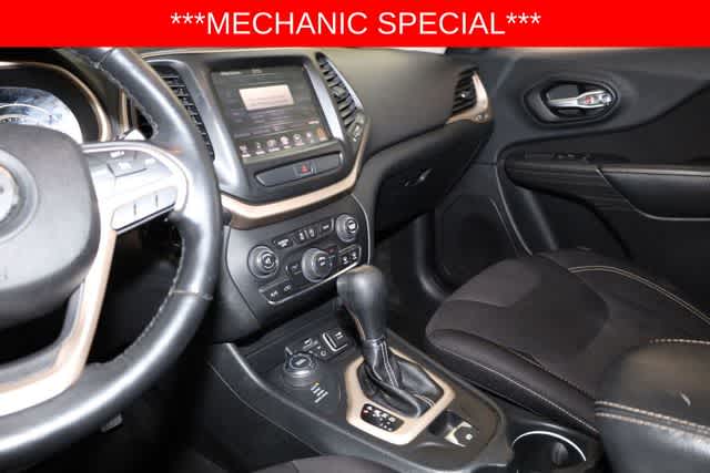 Thumbnail: 2015 Jeep Cherokee - 16