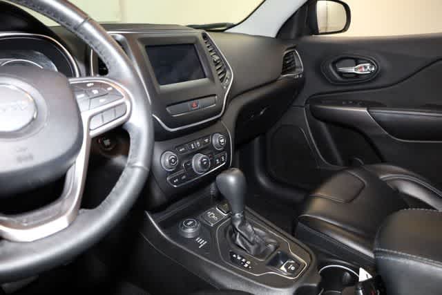 Thumbnail: 2019 Jeep Cherokee - 16