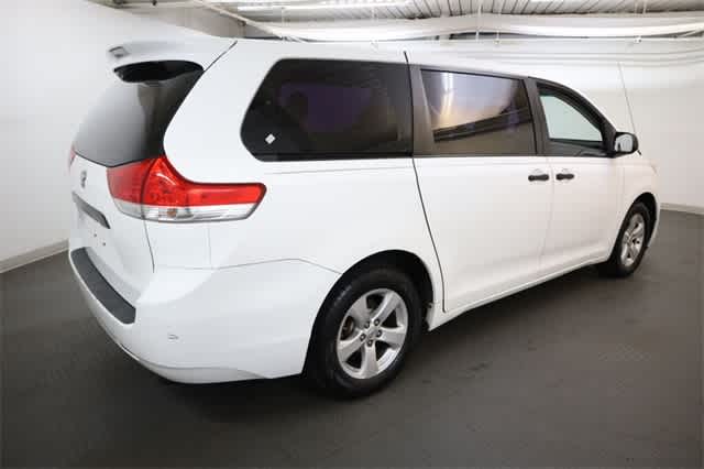 Thumbnail: 2011 Toyota Sienna - 8
