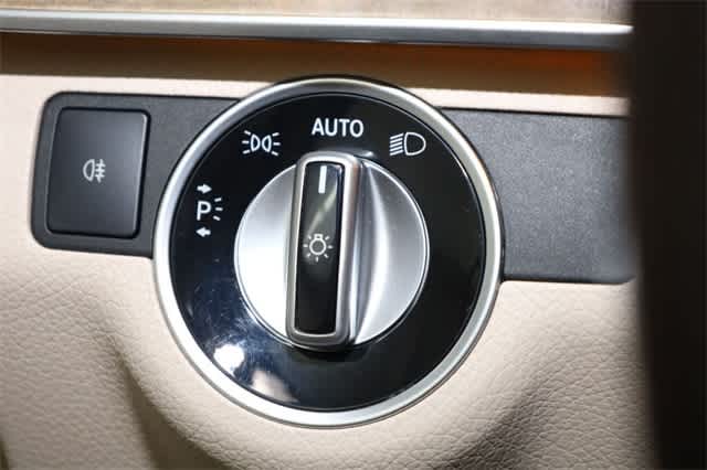 Thumbnail: 2015 Mercedes-Benz E-Class - 26