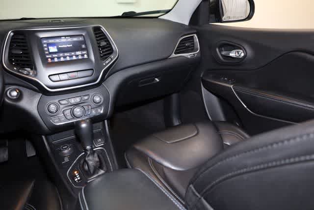Thumbnail: 2019 Jeep Cherokee - 24