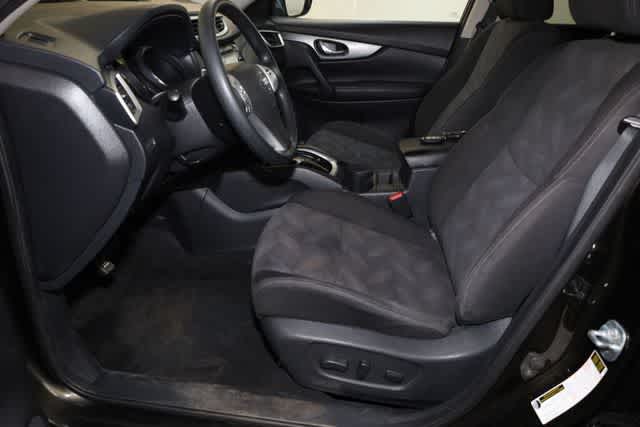 Thumbnail: 2016 Nissan Rogue - 15