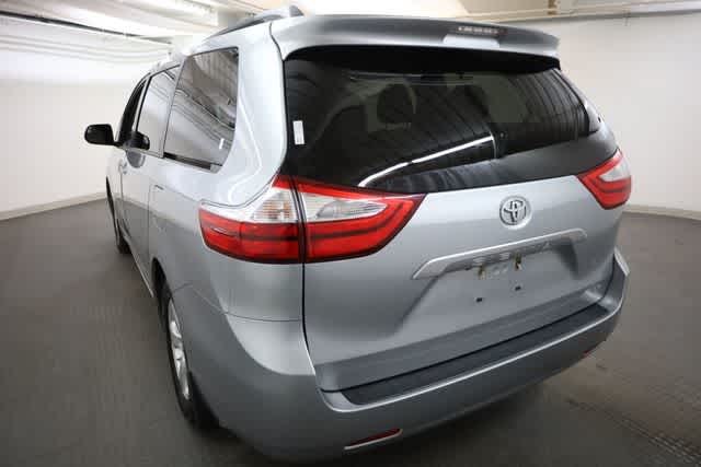 Thumbnail: 2017 Toyota Sienna - 5