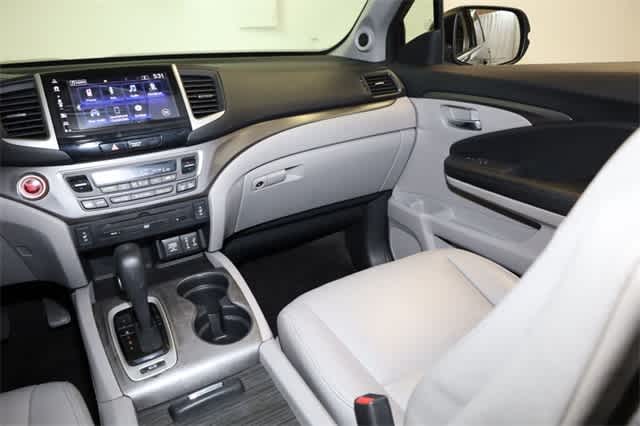 Thumbnail: 2017 Honda Pilot - 18