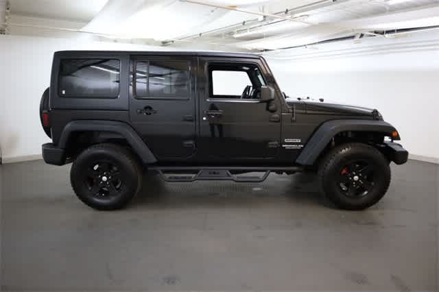 Thumbnail: 2016 Jeep Wrangler - 9