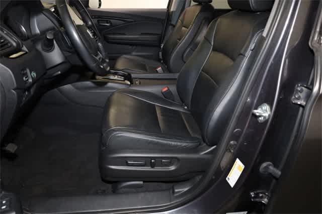 Thumbnail: 2019 Honda Pilot - 16