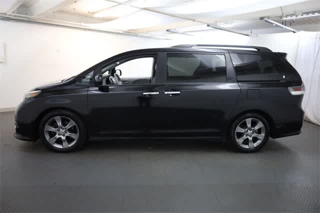 Thumbnail: 2014 Toyota Sienna - 3