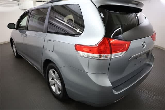 Thumbnail: 2013 Toyota Sienna - 4