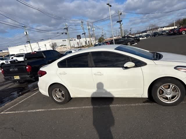 Thumbnail: 2018 Kia Forte - 15