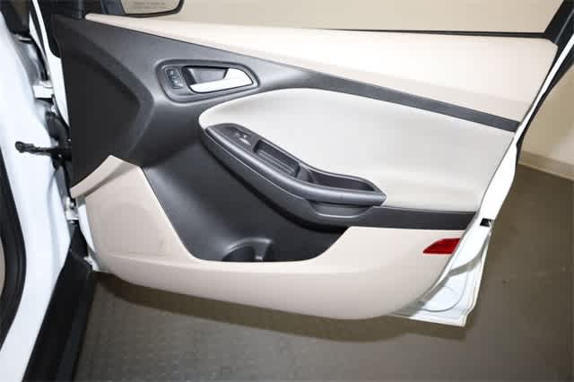 Thumbnail: 2015 Ford Focus - 22