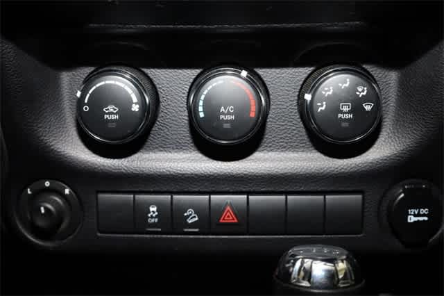 Thumbnail: 2014 Jeep Wrangler - 27