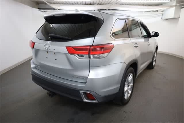 Thumbnail: 2019 Toyota Highlander - 7