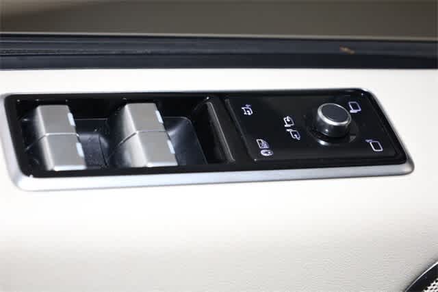 Thumbnail: 2019 Land Rover Range Rover - 26