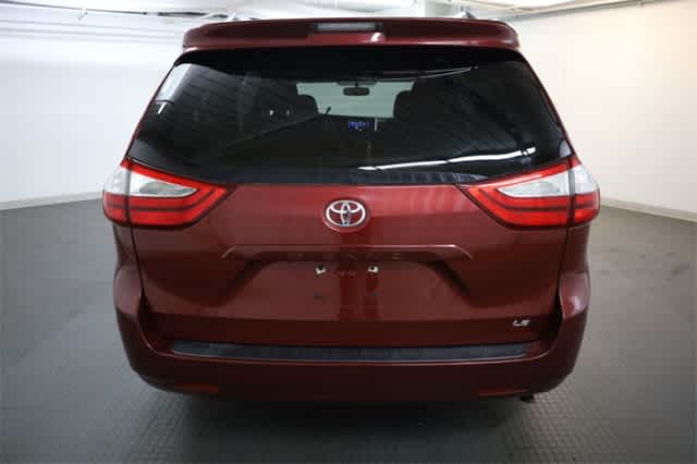 Thumbnail: 2015 Toyota Sienna - 6