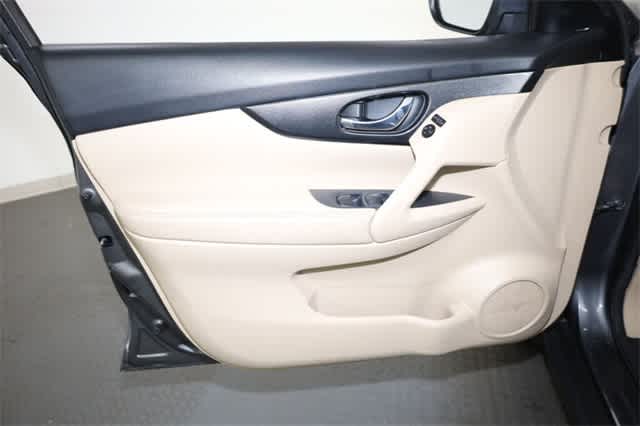 Thumbnail: 2016 Nissan Rogue - 13