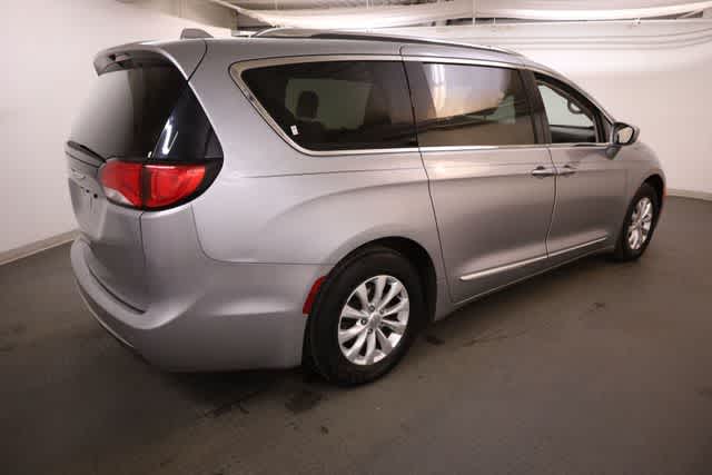 Thumbnail: 2019 Chrysler Pacifica - 8