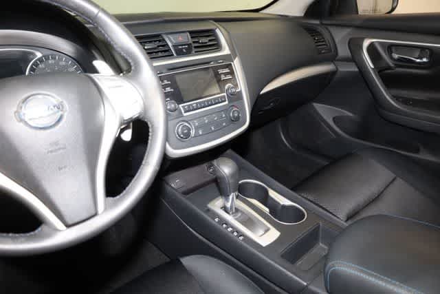 Thumbnail: 2017 Nissan Altima - 17