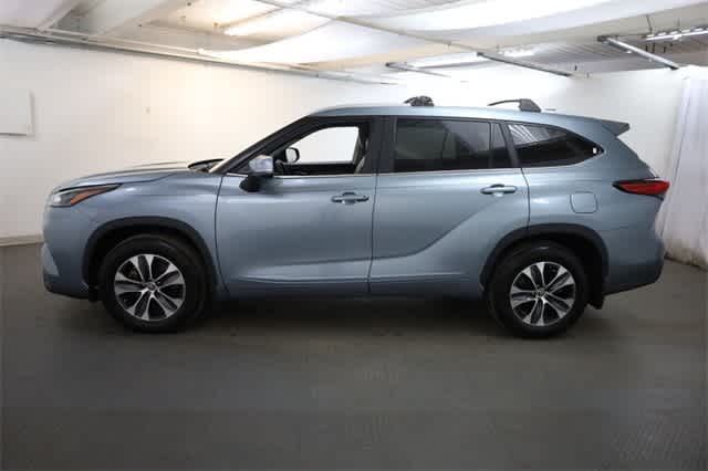 Thumbnail: 2023 Toyota Highlander - 3