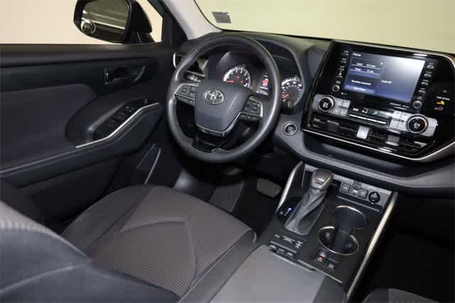 2021 Toyota Highlander LE 16