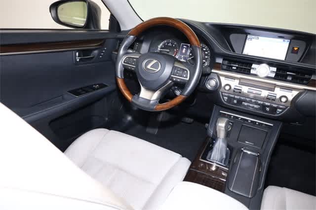 Thumbnail: 2016 Lexus ES - 16