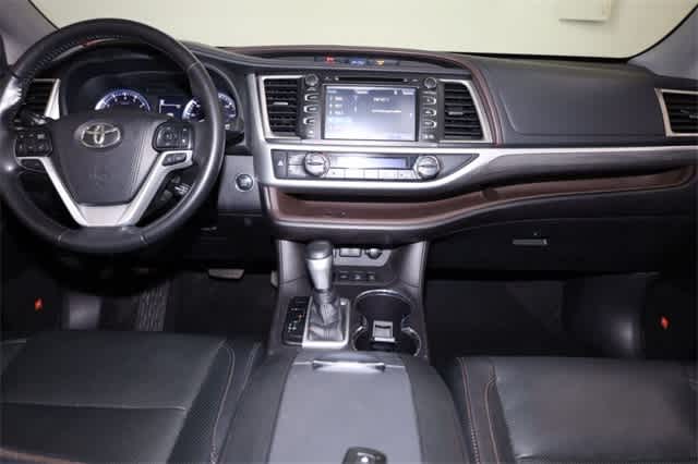 Thumbnail: 2019 Toyota Highlander - 17
