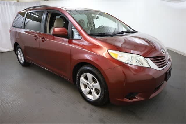 Thumbnail: 2015 Toyota Sienna - 10