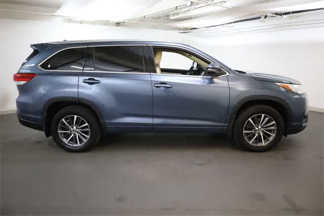 Thumbnail: 2018 Toyota Highlander - 9