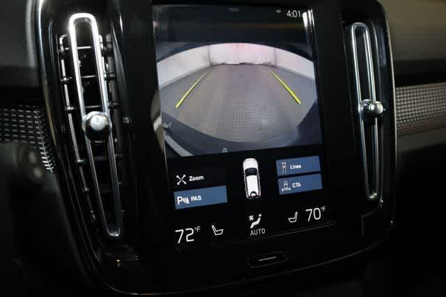 Thumbnail: 2021 Volvo XC40 - 17