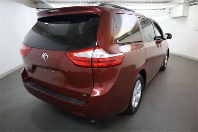 Thumbnail: 2015 Toyota Sienna - 7