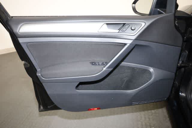 Thumbnail: 2016 Volkswagen Golf - 13