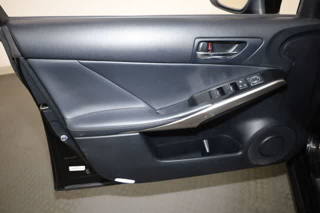 Thumbnail: 2014 Lexus IS - 13