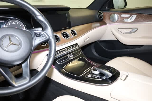 Thumbnail: 2017 Mercedes-Benz E-Class - 23